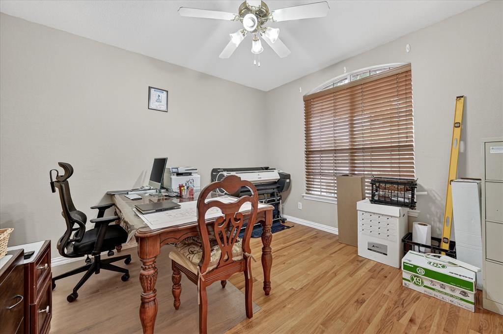 656 Links View Court