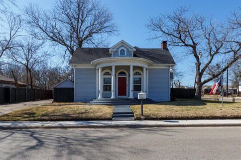 Photo of 2704 King Street, Greenville, TX 75401 (MLS # 21179521)