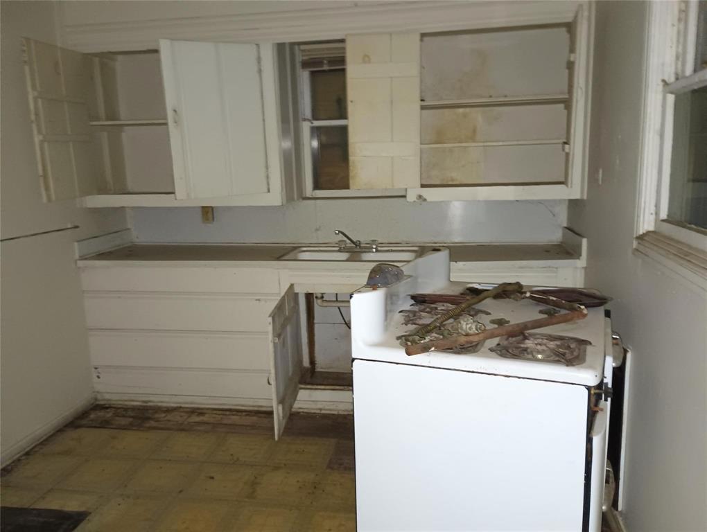 2009 Hemphill Street