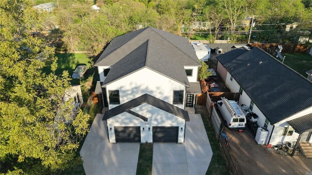 1805 Ash Crescent Street