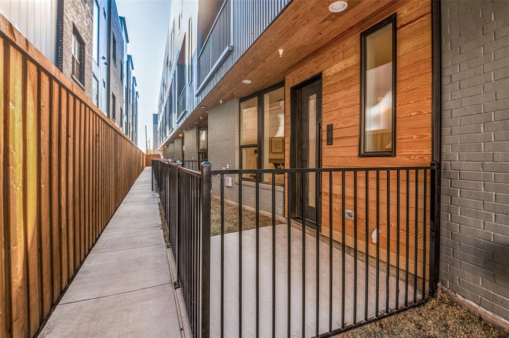 426 W 9th Street 105