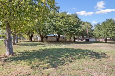 Photo of 204 Ausborn Street, Bruceville Eddy, TX 76524 (MLS # 21408675)