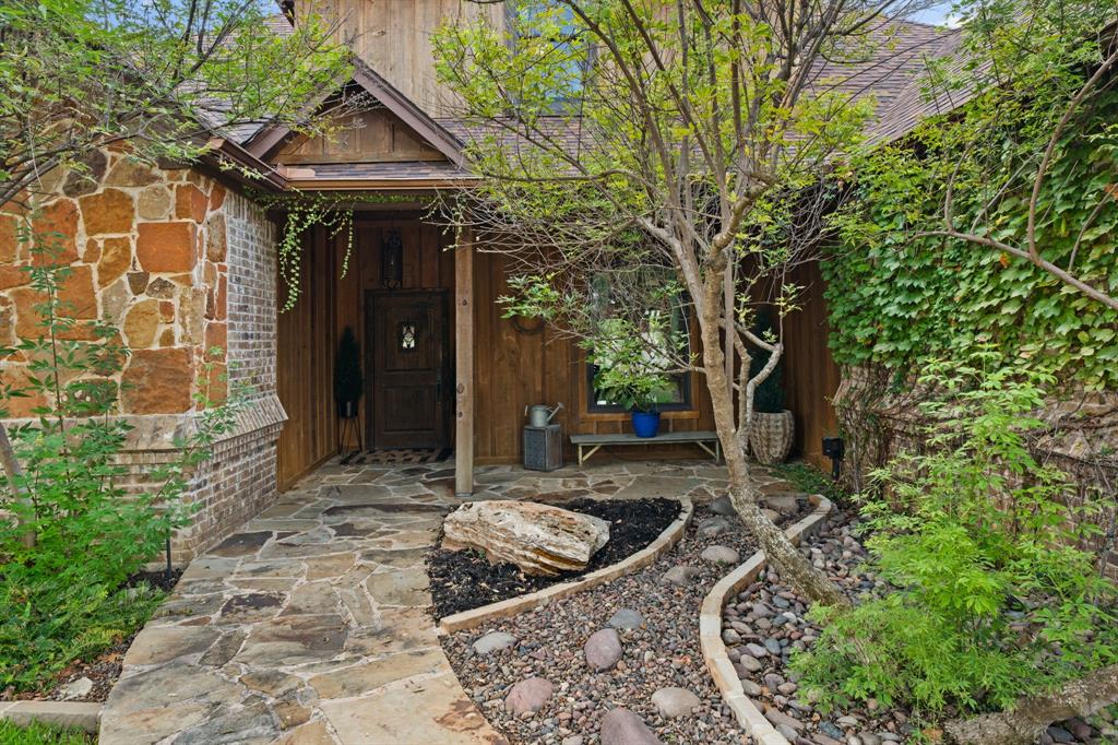 3602 Lakeway Drive