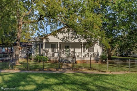 Photo of 510 Lee Street, Benton, LA 71006 (MLS # 21094664)