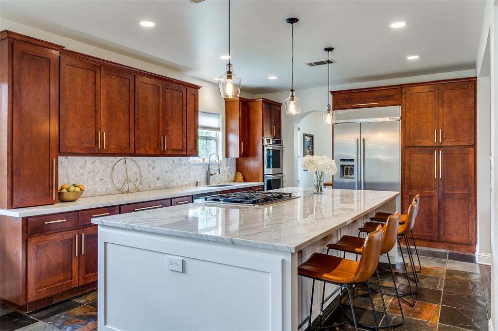 6002 Mercedes Avenue