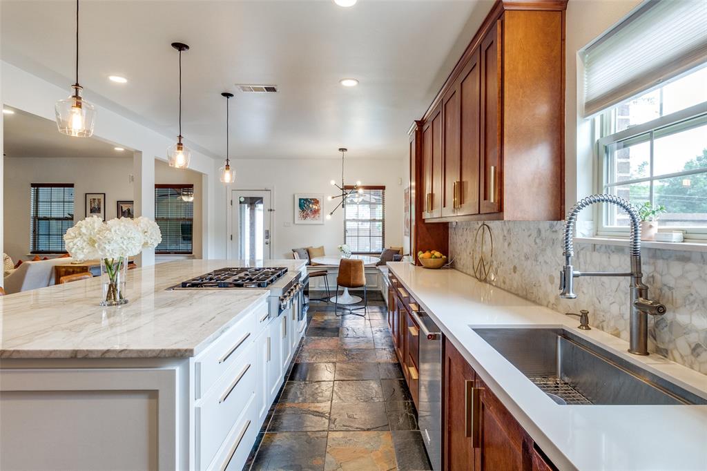 6002 Mercedes Avenue