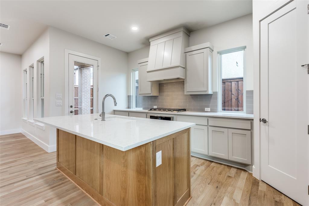 Dallas, Texas 75223, United States, 3 Bedrooms Bedrooms, ,4 BathroomsBathrooms,Residential,Active,89884