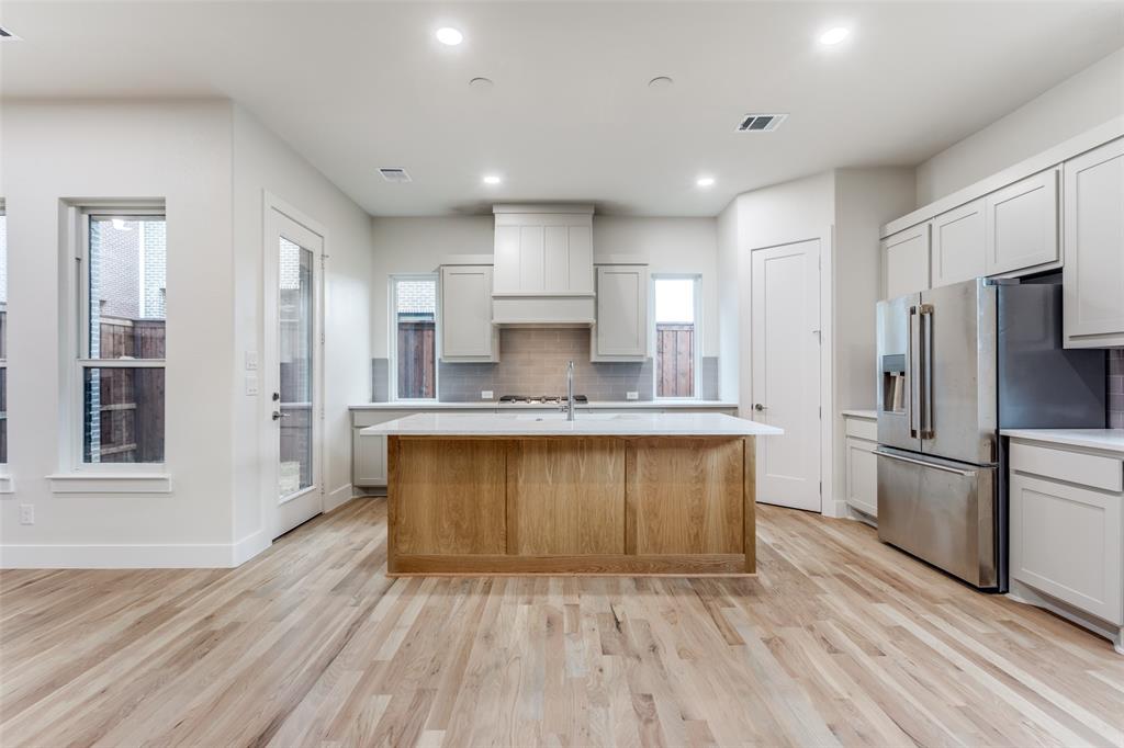 Dallas, Texas 75223, United States, 3 Bedrooms Bedrooms, ,4 BathroomsBathrooms,Residential,Active,89884