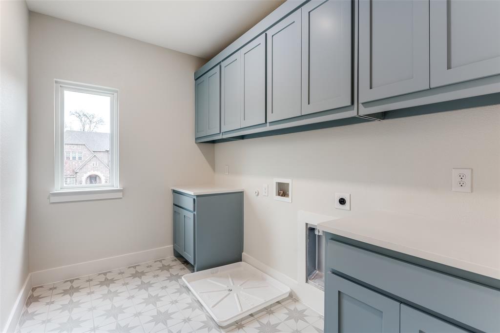 Dallas, Texas 75223, United States, 3 Bedrooms Bedrooms, ,4 BathroomsBathrooms,Residential,Active,89884