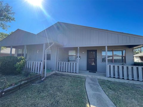 Photo of 1104 Suburban Drive #1106, Cedar Hill, TX 75104 (MLS # 21097278) Photo of 1104 Suburban Drive #1106, Cedar Hill, TX 75104 (MLS # 21097278)