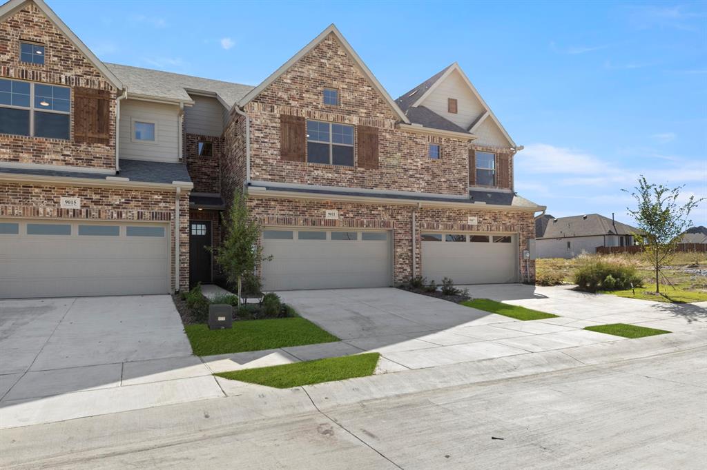 9011 Indianola Trail