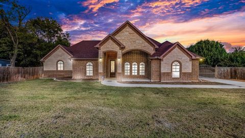 200 Waynell Street White Settlement TX 76108