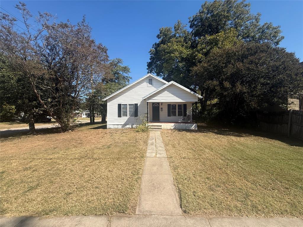 511 W Navasota Street