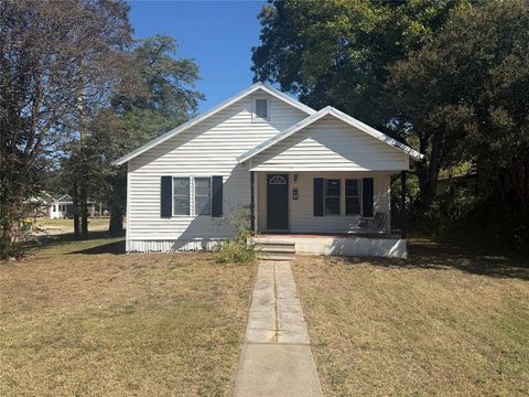 511 W Navasota Street Groesbeck TX 76642