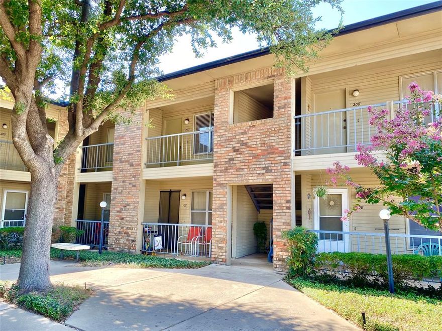 One bedroom one bath apartment ready for new tenants! This first floor apartment is located in a small, established complex with beautiful courtyard. The kitchen includes a refrigerator and breakfast bar. Washer dryer in unit. Conveniently located near Belt Line, I-30, SH-161 and Grand Prairie farmers market!