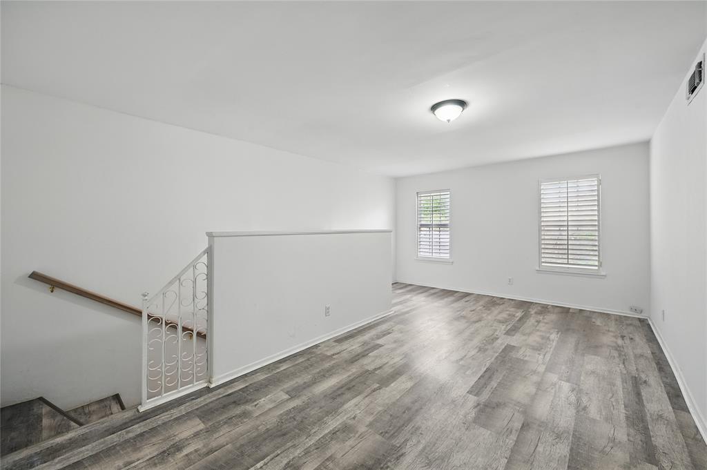 Mistletoe Sangamo Add - Residential