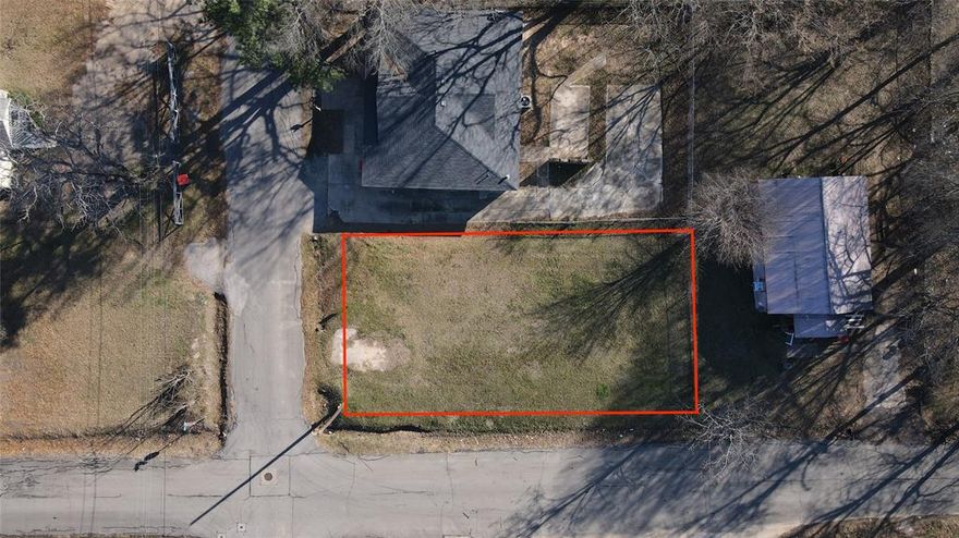 Nice corner lot in NE Paris.  Located in an area with new build homes. Possibly could be zoned for Multi-family for building a new duplex.  Can be purchased with the adjoining property with 3 bedroom, 2 bath to the south.  New home or investment, the choice is yours.