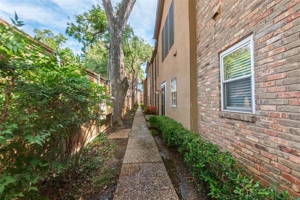 3818 N Hall Street 128