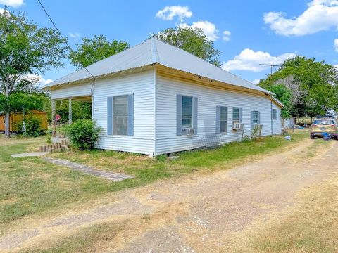 A home in Kerens