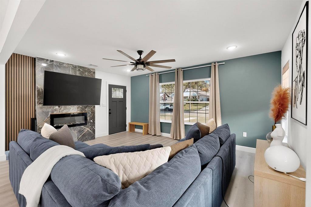 912 S Brighton Avenue