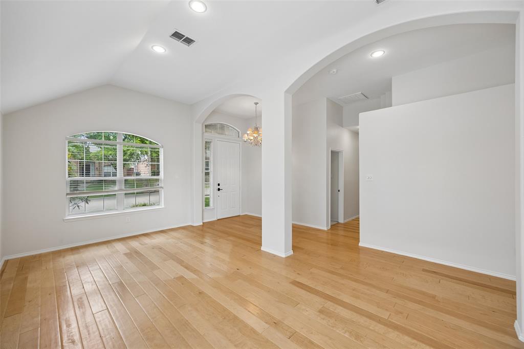 2037 Saint Ives Drive