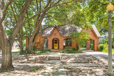 2711 Greene Avenue Fort Worth TX 76109