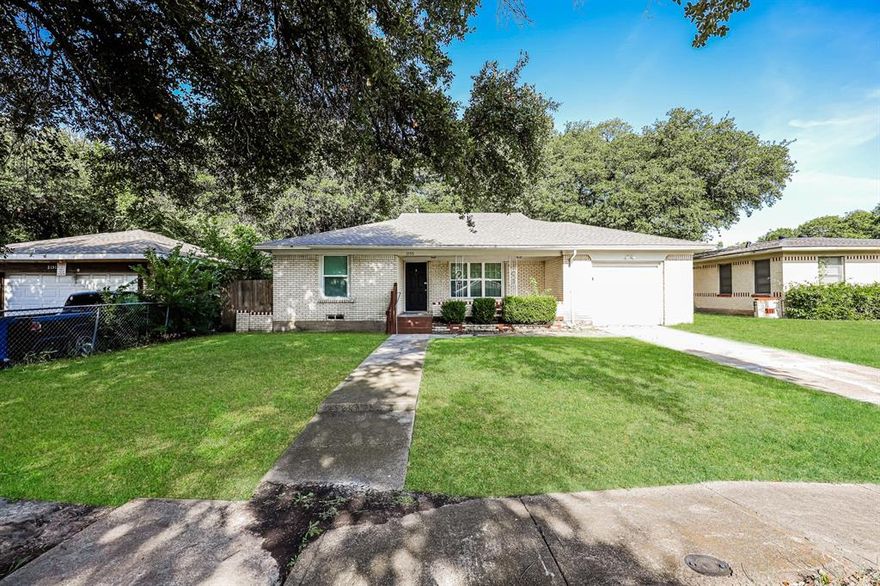 Check out this 3 bedroom home featuring a practical floorplan. House is located in the established Piedmont Addition, just
minutes from Loop 12, C.F. Hawn Freeway and walking distance to nearby park. Schedule your showing today.