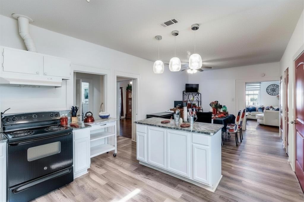 Lincoln Manor - Residential