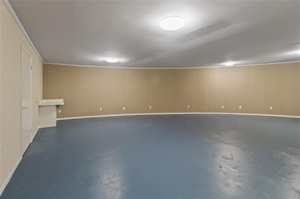 Corsicana - Commercial Sale