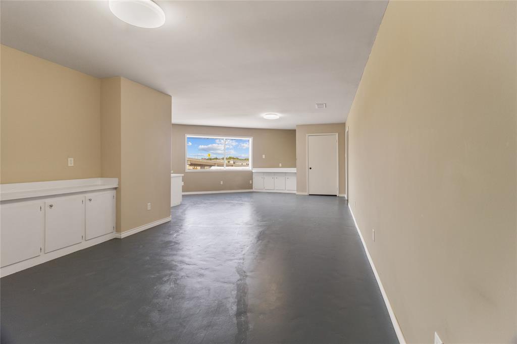 Corsicana - Commercial Sale