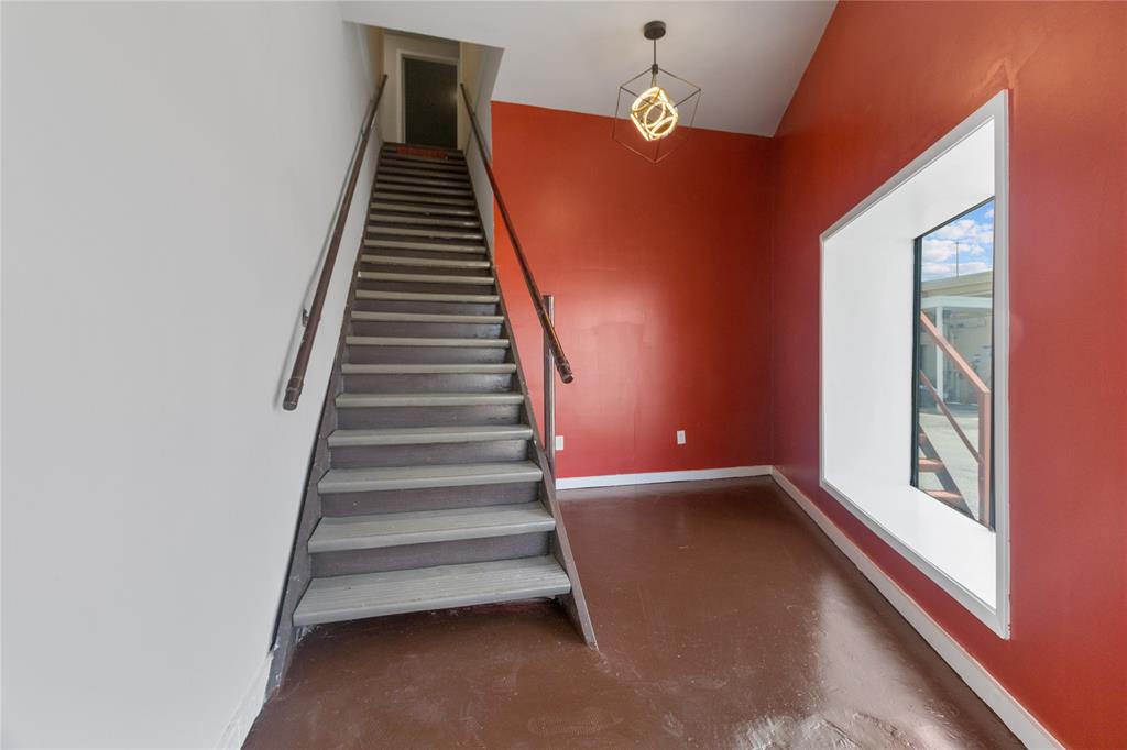 Corsicana - Commercial Sale