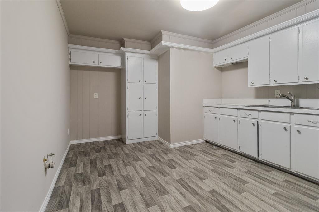 Corsicana - Commercial Sale