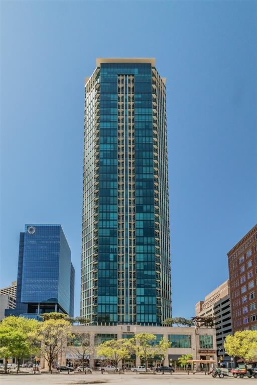 500 Throckmorton Street 2502