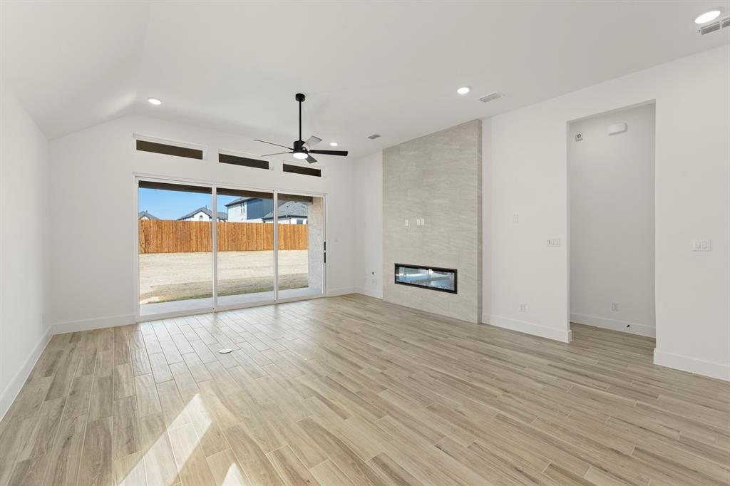 Valencia On The Lake - Residential