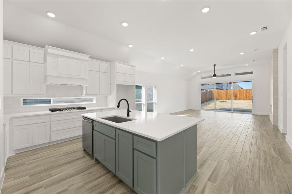 Valencia On The Lake - Residential