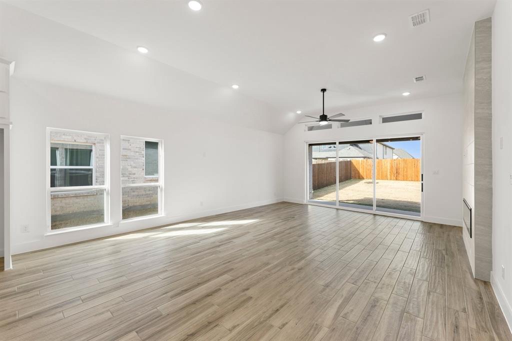 Valencia On The Lake - Residential