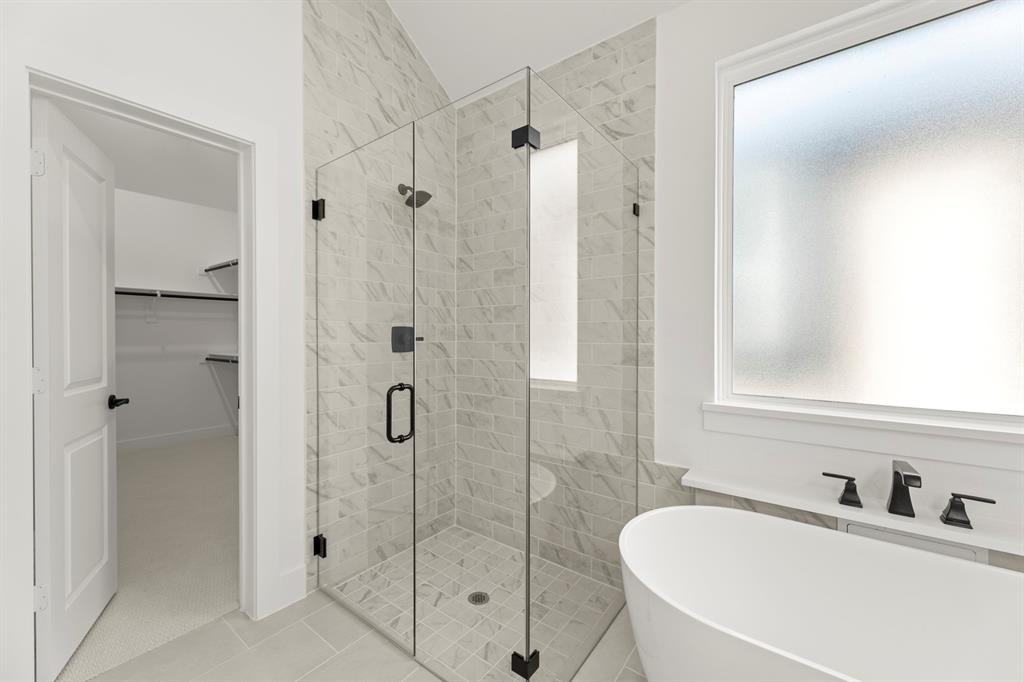 Valencia On The Lake - Residential