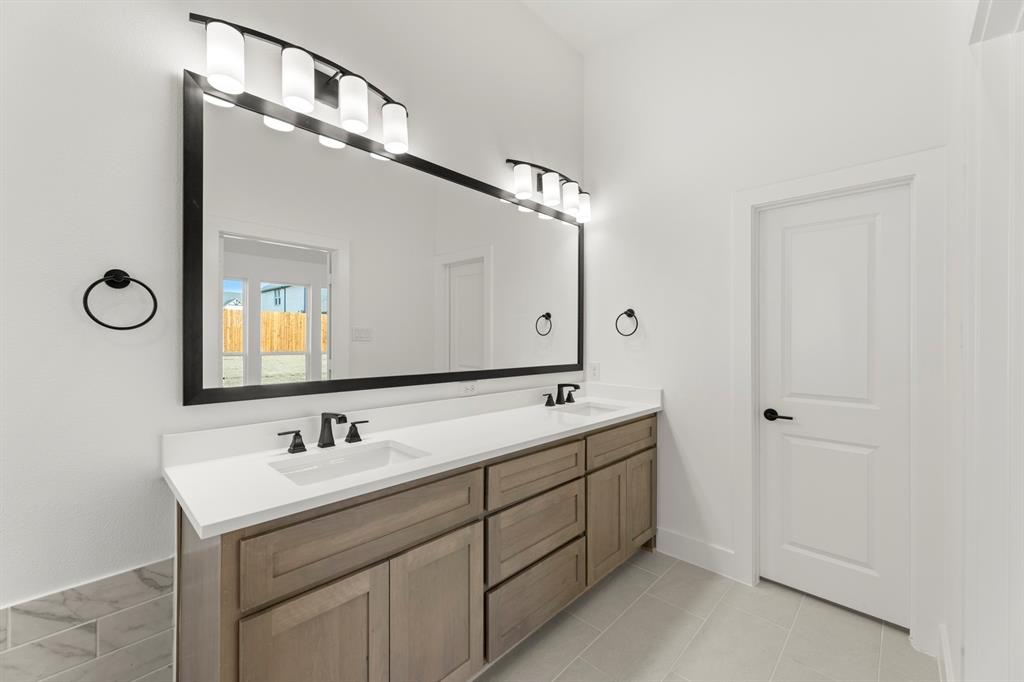 Valencia On The Lake - Residential