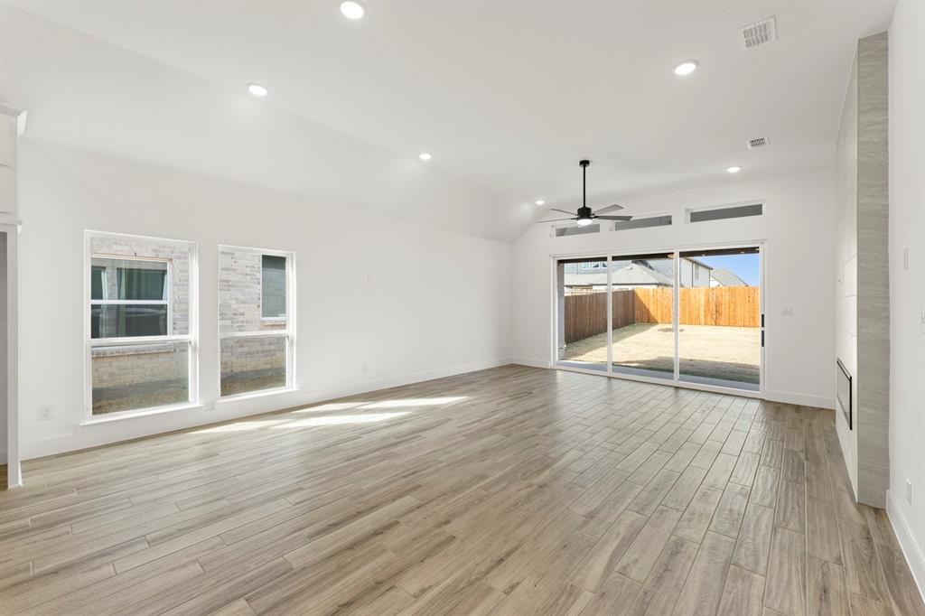 Valencia On The Lake - Residential