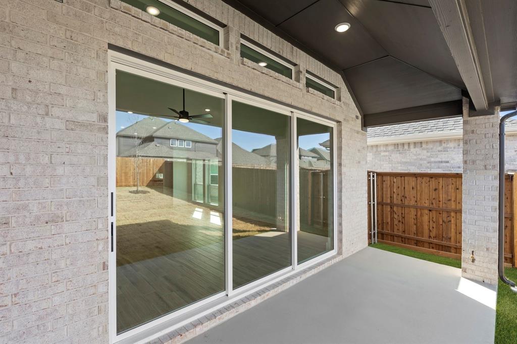 Valencia On The Lake - Residential