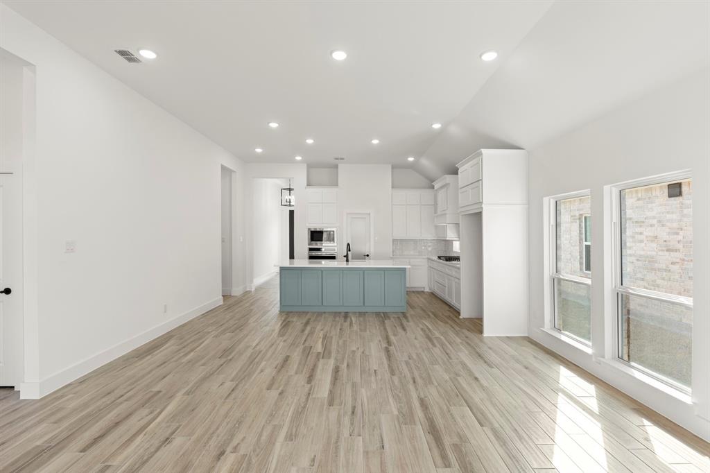 Valencia On The Lake - Residential