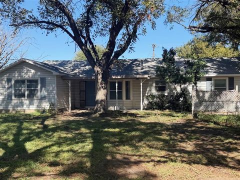Photo of 102 S 2nd Street, Clyde, TX 79510 (MLS # 20986220) Photo of 102 S 2nd Street, Clyde, TX 79510 (MLS # 20986220)