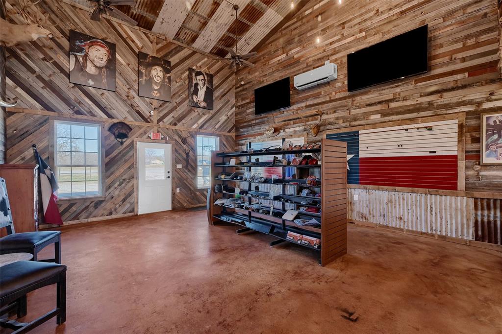 Bennett DW - Commercial Sale