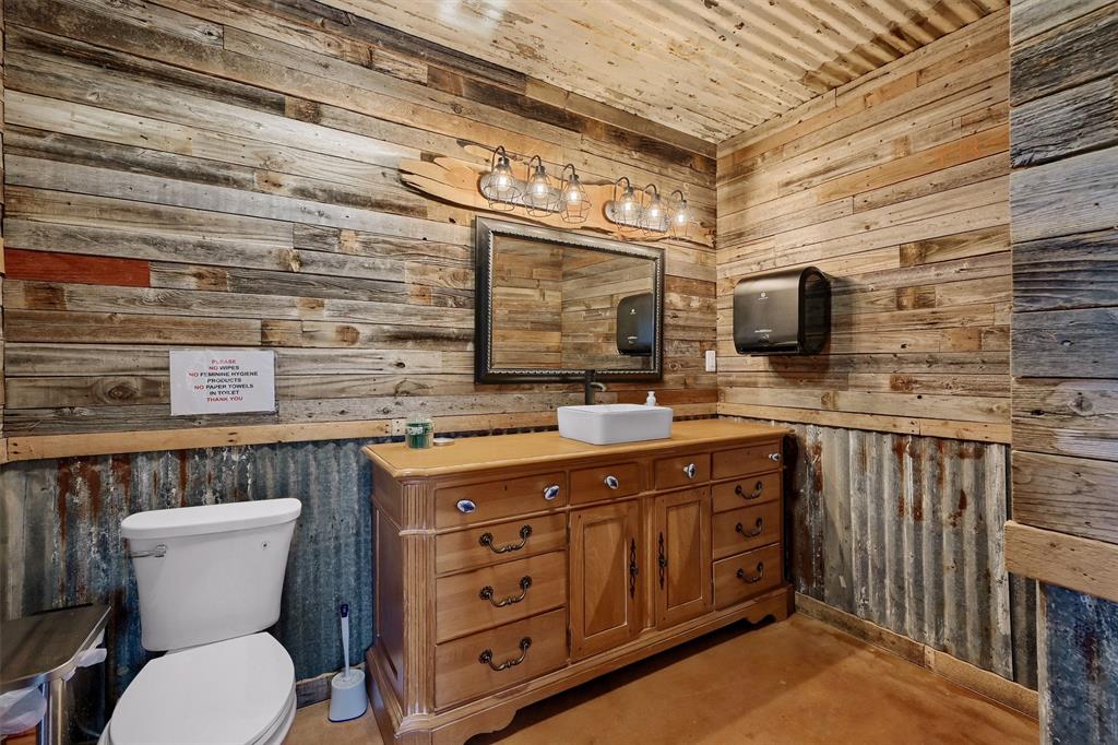 Bennett DW - Commercial Sale