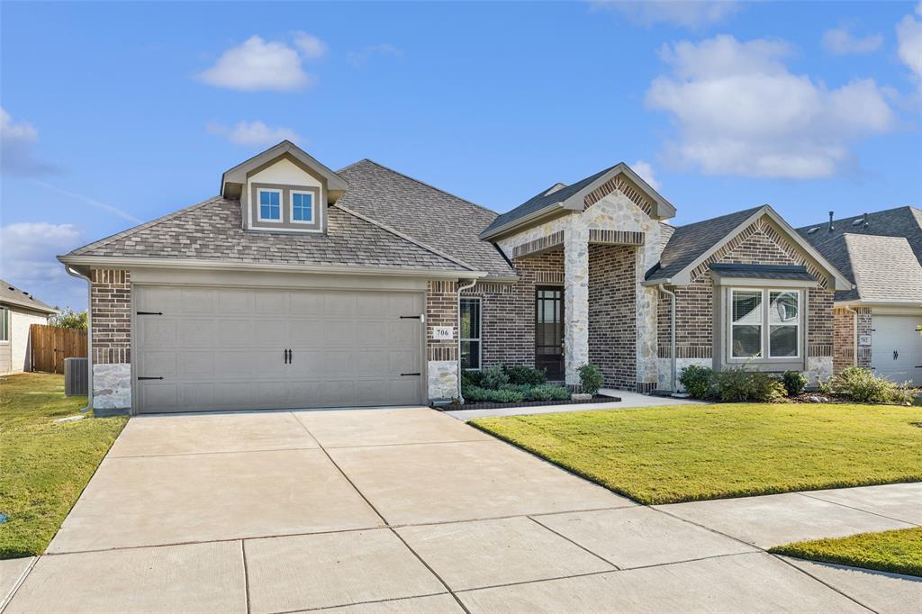 706 Creekview Lane