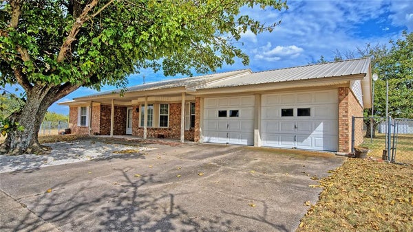 437 JAKES RD, BOWIE, TX 76230 - Image 84b3f896be4cb84db0c8ee22343c4844/375063338