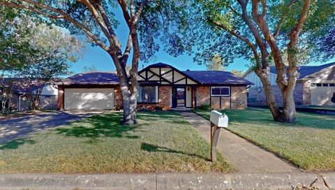 Photo of 6537 Cliffside Drive, North Richland Hills, TX 76180 (MLS # 21094272)
