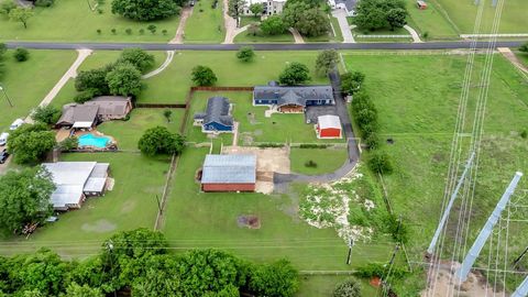 Photo of 26 Rancho Drive N, Fort Worth, TX 76244 (MLS # 21229926)