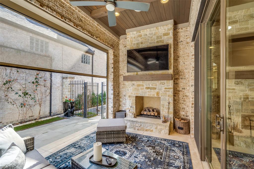 6816 Cousteau Court