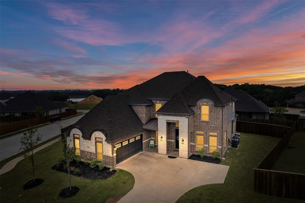 3232 Lakeshore Drive
